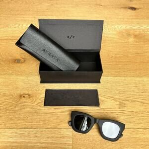 Strata Roadcase Sunglasses in Black